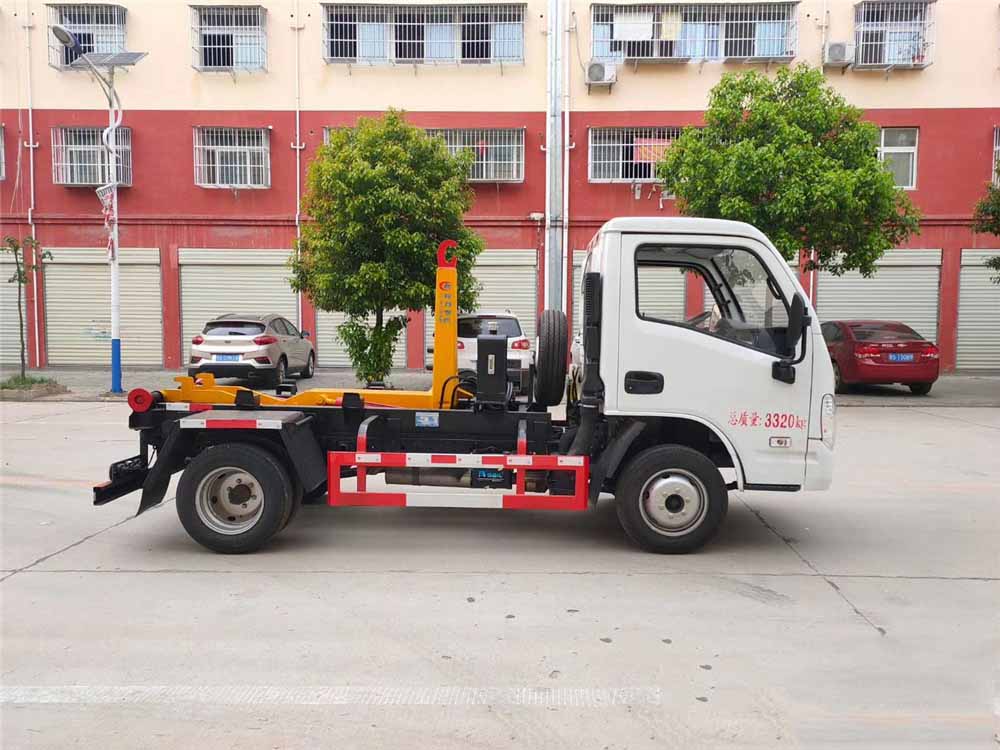 国六3方 跃进 勾臂垃圾车