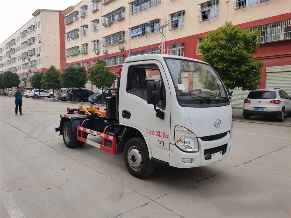 国六3方 跃进 勾臂垃圾车