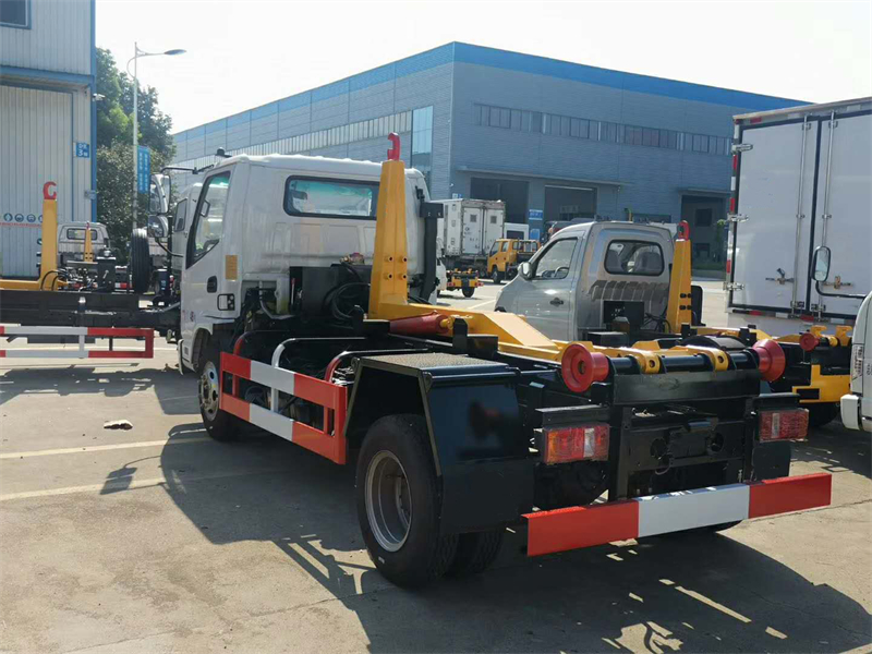 4方勾臂垃圾车-凯马