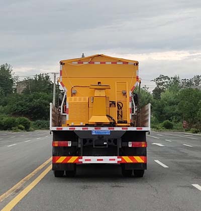 国六解放除雪车